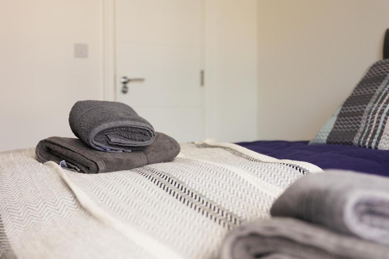 Star London Bell Lane 3-Bed Haven Apartment เฮนดอน ภายนอก รูปภาพ